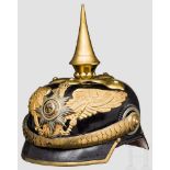 Helm für Offiziere der Garde-Dragoner, ab 1897 Schwarz lackierter Lederkorpus (krakeliert) mit