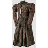 Eva Braun - elegantes, zweiteiliges Trachtenkleid mit Seidentuch Aus dunkelbrauner, gewässerter