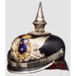 Helm für Offiziere der Infanterie, Schweden, um 1900 Schwarz lackierte Lederglocke mit