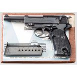 Walther P 1, im Karton, Polizei (BMI - BGS), mit Einstecksystem Kal. 9 mm Luger, Nr. 292821.