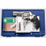 Smith & Wesson Mod. 60-4, "The b.38 Chief's Special Stainless", im Koffer Kal. .38 Spl., Nr.