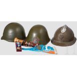 Nachlass eines Veteranen Stahlhelm M 28 mit Originallackierung und vs. aufgelegtem Emblem, ein