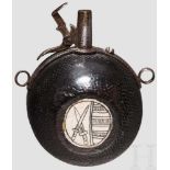 Zündkrautflasche, Sachsen, um 1590 Halbrunder Korpus aus gedrechseltem Nussbaumholz mit genopptem