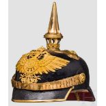 Helm für Reichsbeamte, um 1900 Schwarz lackierte Lederglocke mit vergoldeten Messingbeschlägen.