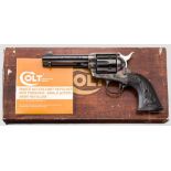 Colt Single Action Army, postwar, im Karton Kal. .45 Colt, Nr. SA04470. Blanker Lauf, Länge 4-3/