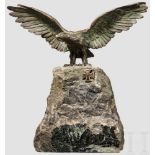 Adler auf Sockel, Bronze, sign. K. Buttler Adler aus Bronze, auf Steinsockel, dieser rechts unten