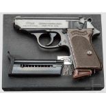 Walther PPK, Ulm, in Box Kal. .22 l.r., Nr. 120046LR. Nummerngleich. Blanker Lauf. Achtschüssig.