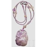 Kette mit Anhänger aus geschnittenem Amethyst, China, Republikzeit Geschnittener und durchbrochen