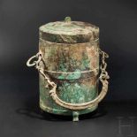 Archaische Bronzedose, China, Zeit der streitenden Reiche, 4./3. Jhdt. v. Chr. Dünnwandig