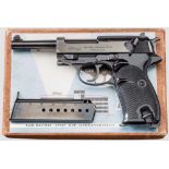 Walther P 38, Ulm, im Karton Kal. 9 mm Luger, Nr. 310745. Blanker Lauf. Achtschüssig. Beschuss 1968.