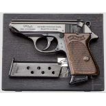 Walther PPK (P 21), Bundeswehr, in Box Kal. 7,65 mm, Nr. 270394. Nummerngleich. Blanker Lauf.