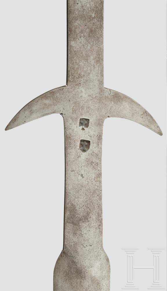 Bidenhänder, süddeutsch, um 1580 Kräftige, zweischneidige Klinge, die lange Fehlschärfe mit - Image 5 of 5