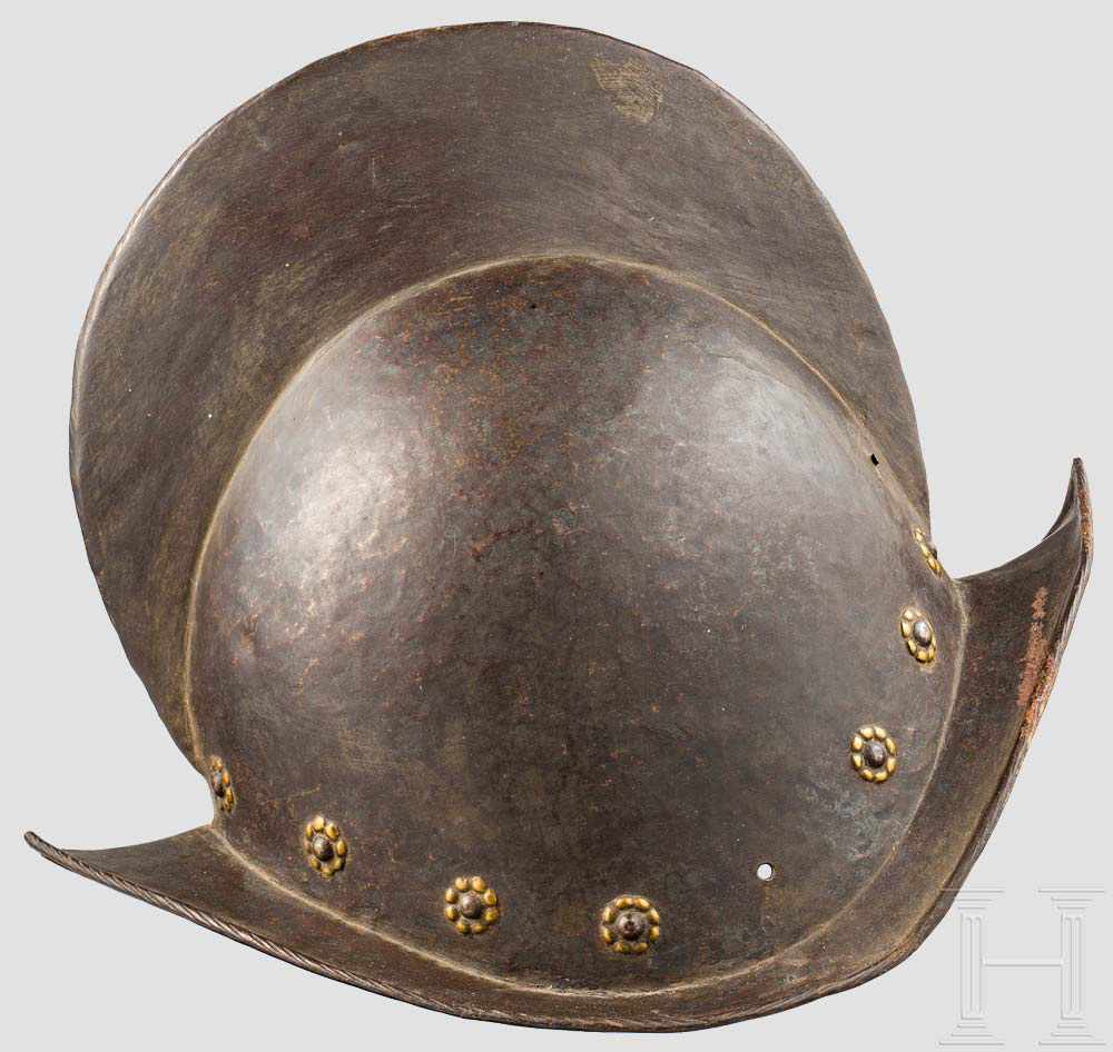 Geschwärzter Morion, Nürnberg, um 1600 Einteilig geschlagene, original geschwärzte Kalotte mit - Image 2 of 4