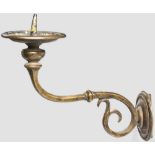 Barocker Leuchterarm, deutsch, um 1620 Wandleuchter aus Bronze mit schöner Alterspatina. S-förmig