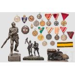 Kleine Sammlung Militaria Spritzgussfigur "Eiserner Blumenteufel - Zu Gunsten der Witwen und