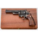 Smith & Wesson Mod. 25-2, "The 1955 Model .45 Target Heavy Barrel", in Schatulle Kal. .45 Colt,