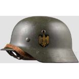 Stahlhelm M 35 der Kriegsmarine mit beiden Abzeichen Glocke mit feldgrauem Originalanstrich, separat