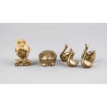 6 Tierfiguren, 2. H. 2. Jh., Bronze u. marmorierter Stein, 2 Eulen u. 4 Gänse, 1 Fuß gebrochen, H.