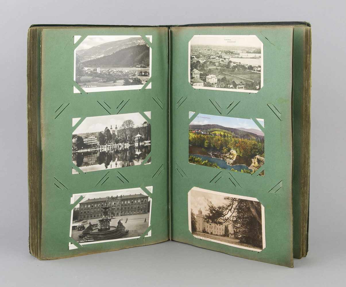 Sammelalbum mit 378 Ansichts- & Glückwunschkarten, 1. H. 20. Jh., Einband mit Gebrauchsspuren, 38, - Image 3 of 3