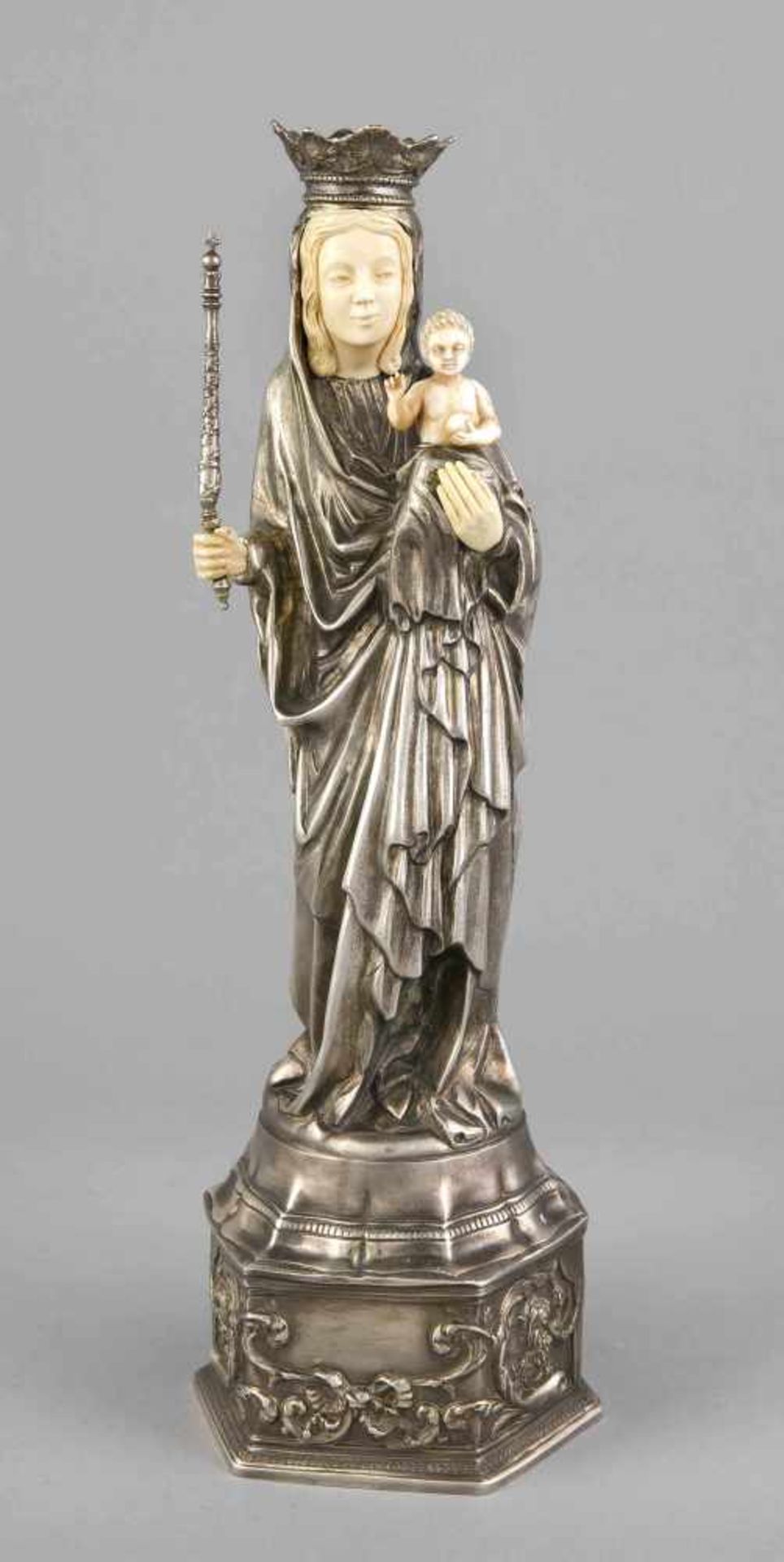 Historismus-Madonna mit Elfenbeineinlagen, Deutsch, um 1900, Silber 800/000, gotisierende Form,