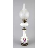 Vase als Petroleum-Lampe montiert, um 1900, Opalglas, Balusterform mit historisierender Figuenszene,