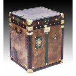 Großer Koffer, sog. Topcase-Koffer, 1. H. 20. Jh. Holzgehäuse, brauner Lederbezug, Kanten mit