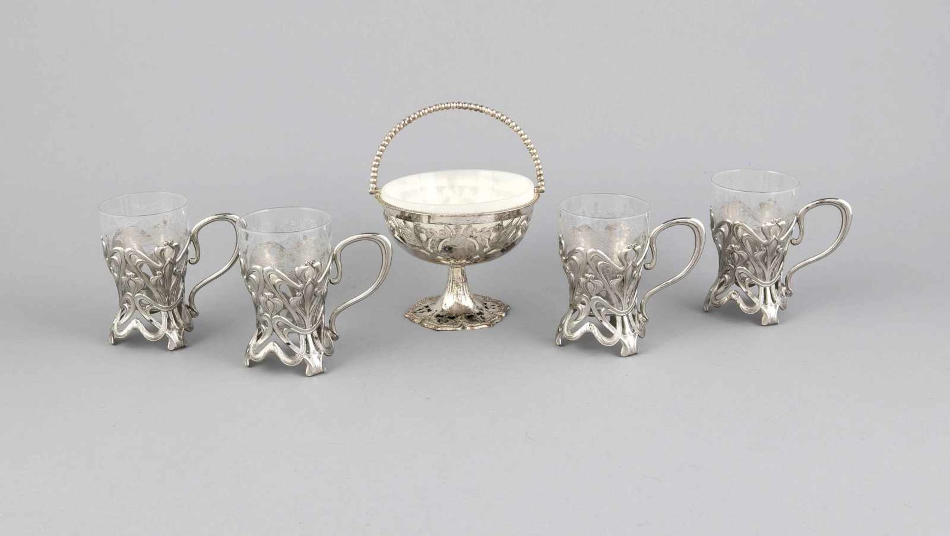 Vier Jugendstil-Teeglashalter, um 1900, plated, auf 3 Füßen, reich durchbrochen gearbeitet, seitl.