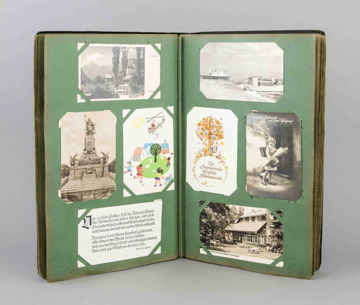 Sammelalbum mit 378 Ansichts- & Glückwunschkarten, 1. H. 20. Jh., Einband mit Gebrauchsspuren, 38, - Image 2 of 3