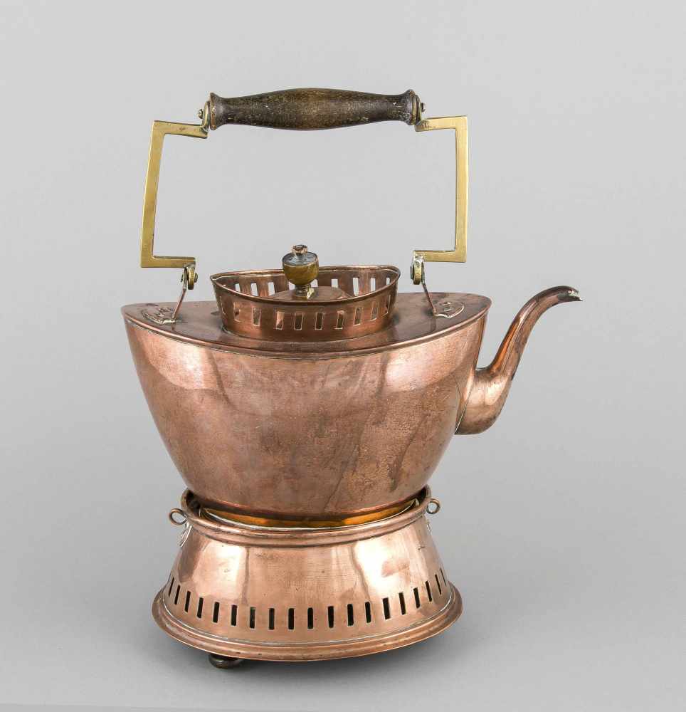 Teekanne mit Stövchen, Anf. 20. Jh., Kupfer u. Messing, ovale Form mit abgeflachtem