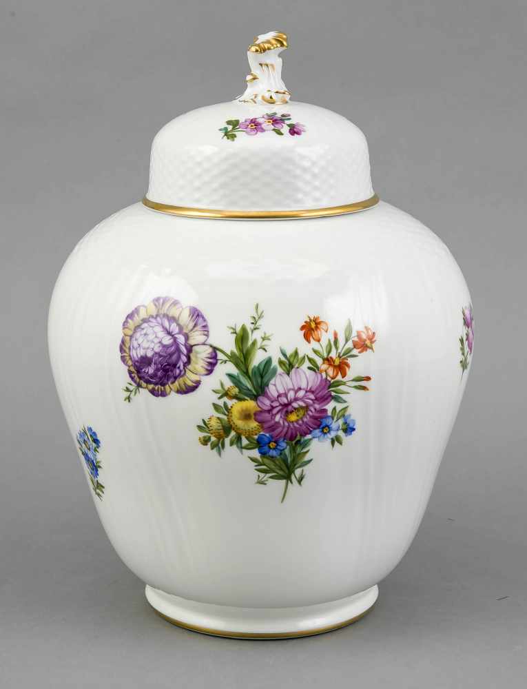 Deckelvase, Royal Copenhagen, 1962, 1. W., Form Neuozier, polychrom bemalt, Dekor Sächsische Blumen,