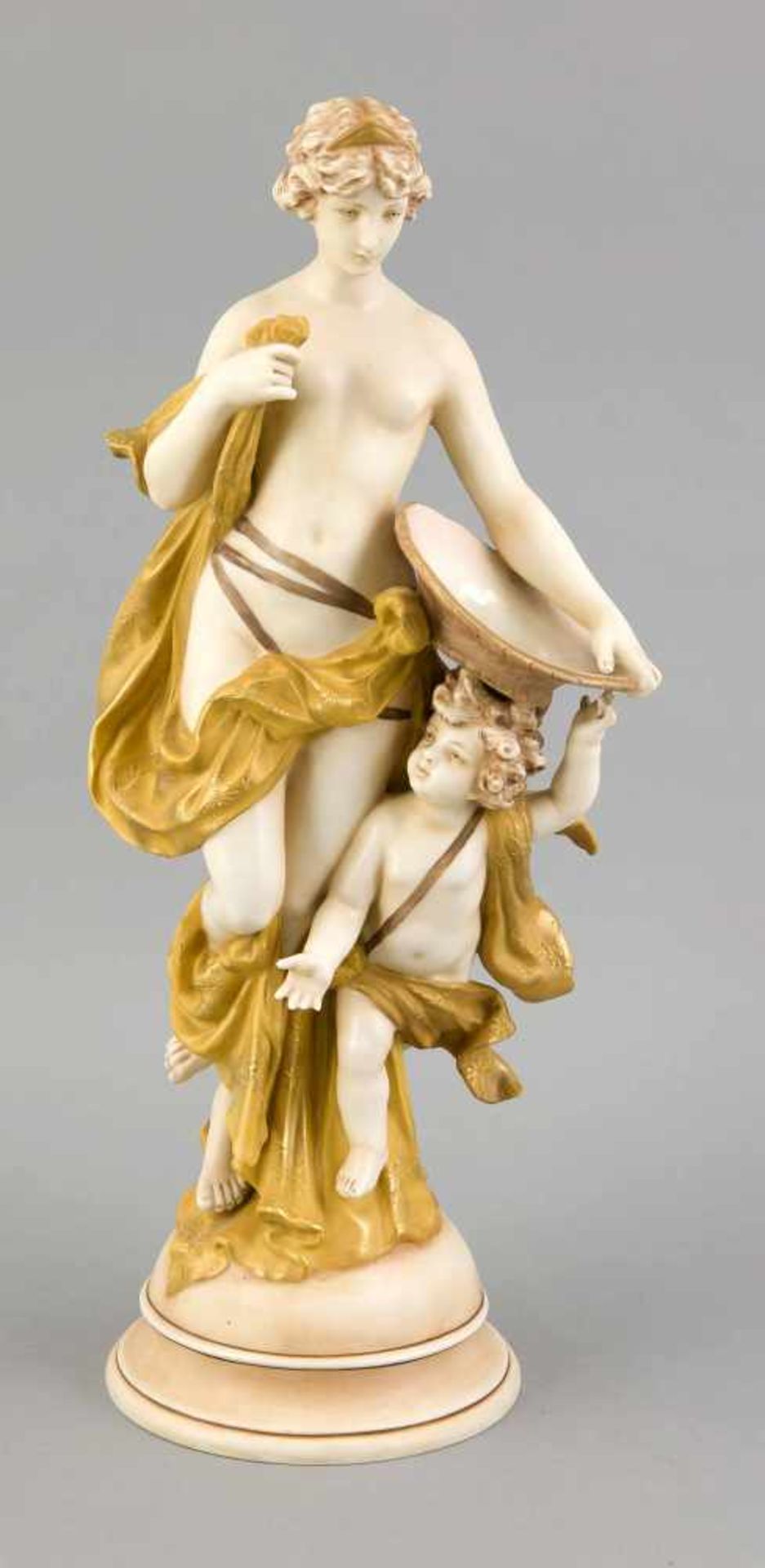 Nymphe und Cupid, w. Böhmen, Marke W & R Made in Austria, leicht bekleidete Nymphe mit Cupid, w.
