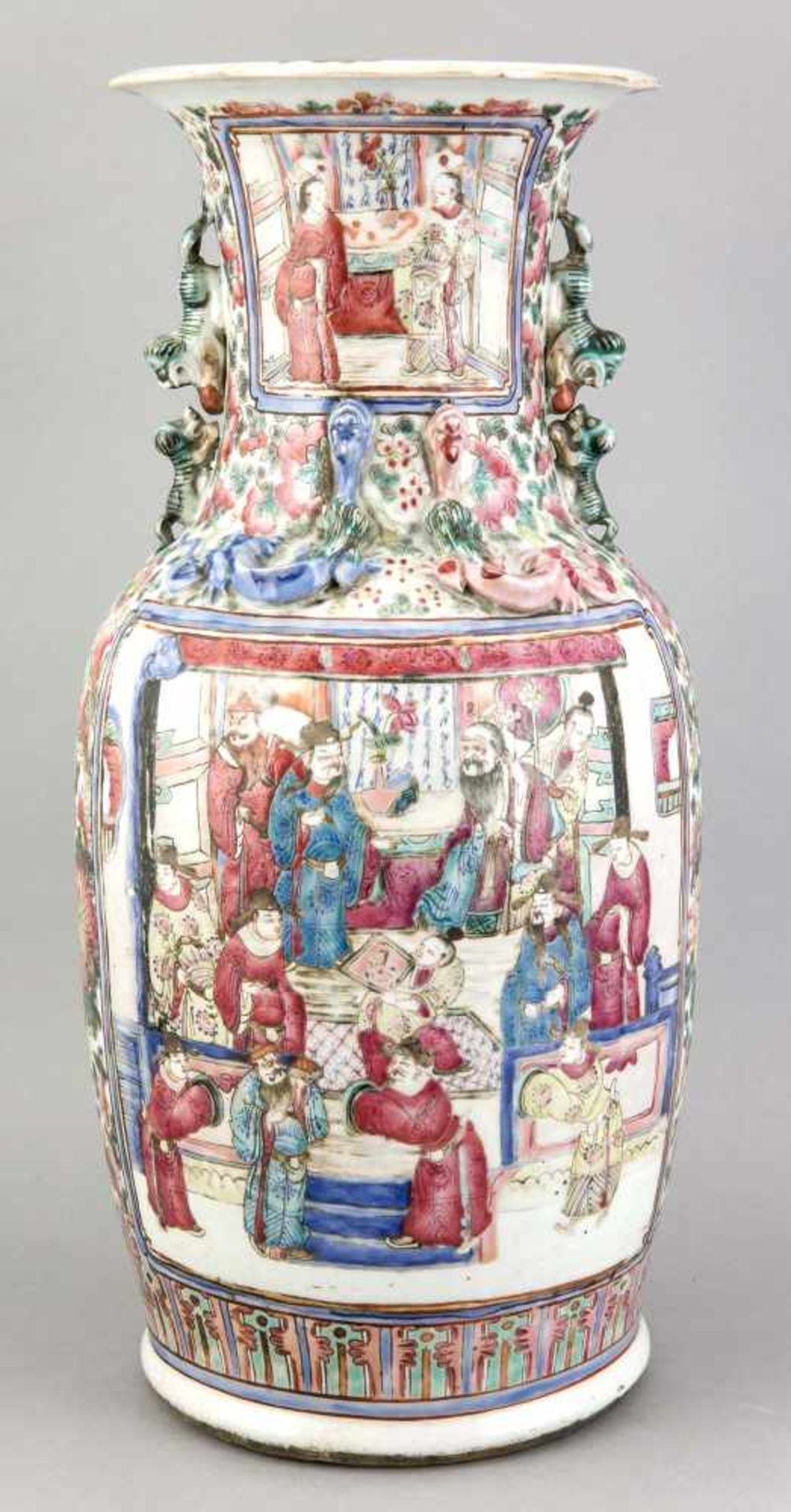 Große Famille-Rose Vase, China, 19. Jh., Porzellan mit polychromer Emaillebemailung, Balusterform, - Bild 2 aus 2