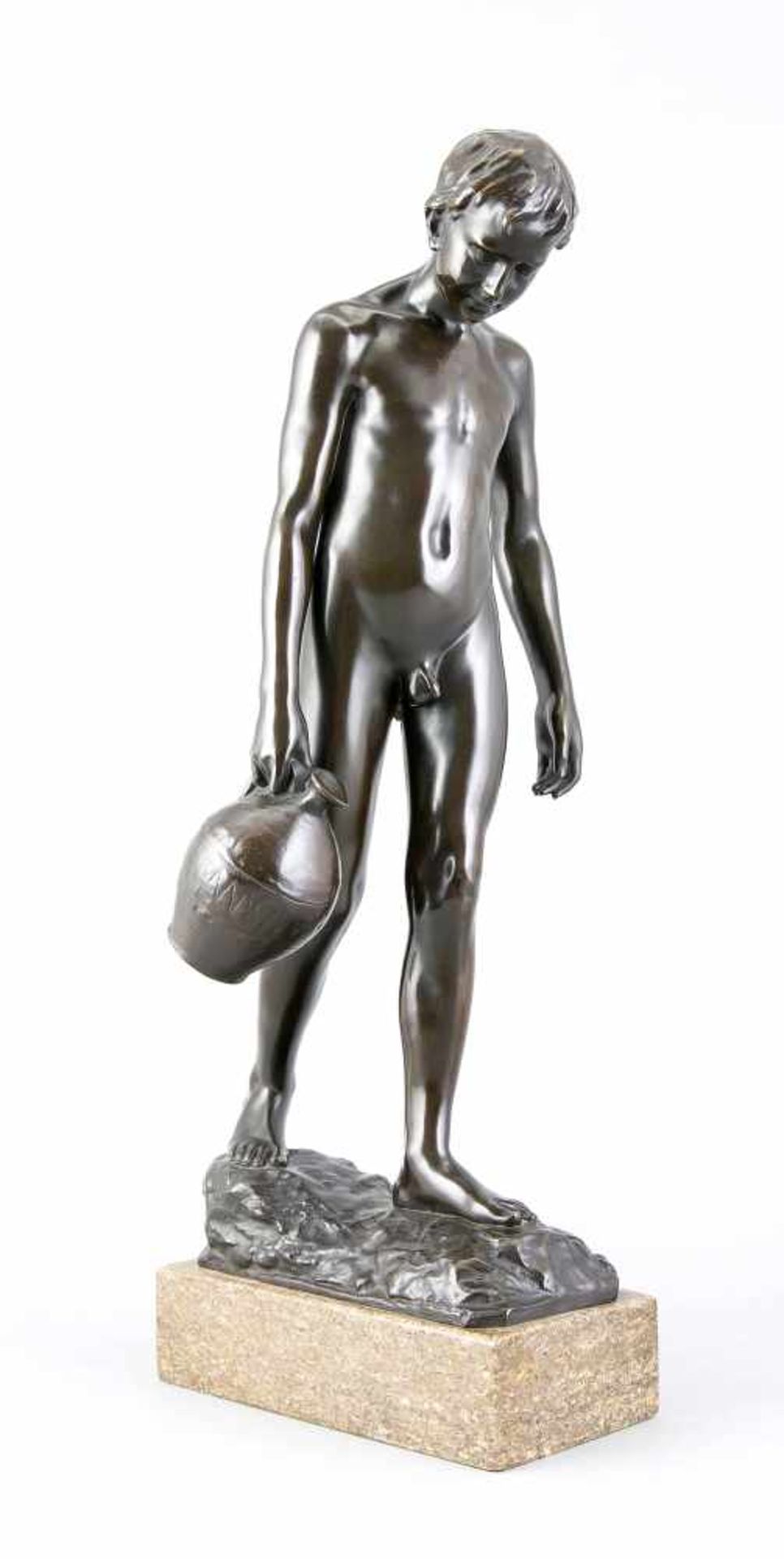 Ludwig Vordermayer (1868-1933), große Bronze eines nackten Jünglings mit Wasserkrug, dunkel