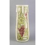 Arts & Crafts Vase, Weller Roma, Ohio, USA, 1900-1920er Jahre, Keramik, reliefierter Dekor mit