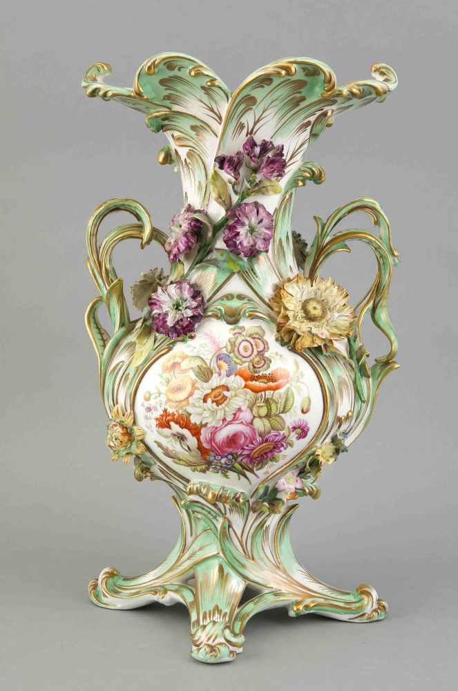 Jugendstil-Vase, w. Frankreich, Ende 19. Jh., floral gestalteter Korpus, besetzt mit plastischen - Image 2 of 2