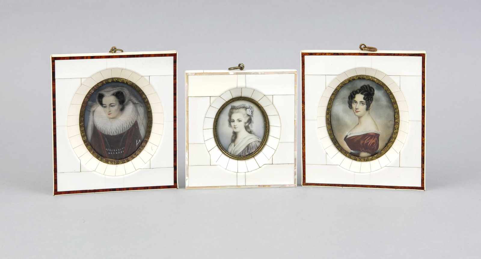 Konvolut von drei Beinminiaturen, 20. Jh., ovale Portraits von Mary Stuart, Mme. Elisabeth, Mme.