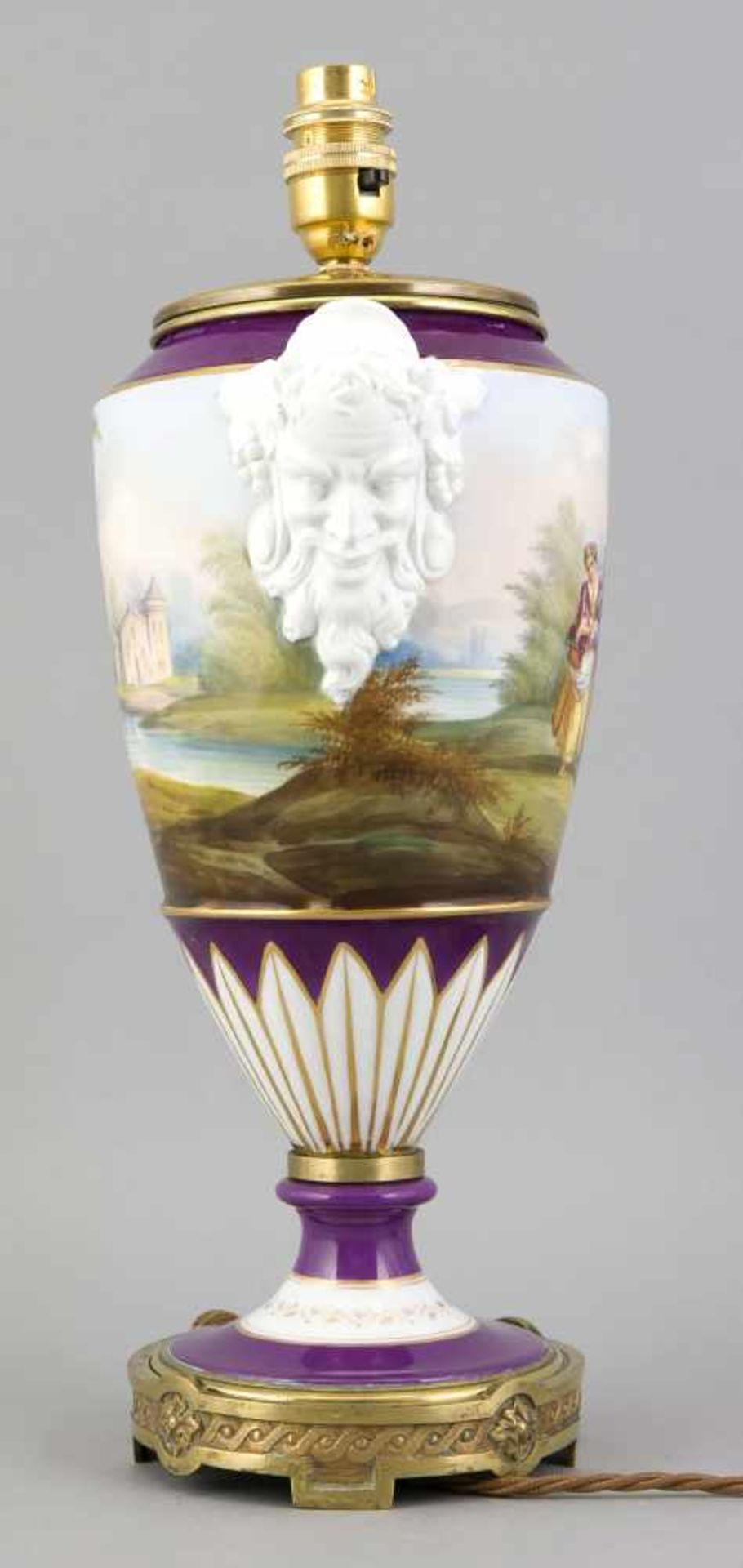 Amphorenlampe, w. Frankreich, 19. Jh., Amphorenvase mit Metallmontage als Lampenfuß, umlaufende - Bild 3 aus 3