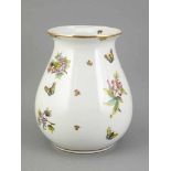 Vase, Herend, 20. Jh., nach unten gebauchte Form, polychrom bemalt, Dekor Victoria, Goldrand, H.