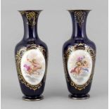 Paar Vasen, KPM Berlin, kleine Pfennigmarke 1849-70, frontseitig Reserve mit polychromer Malerei,