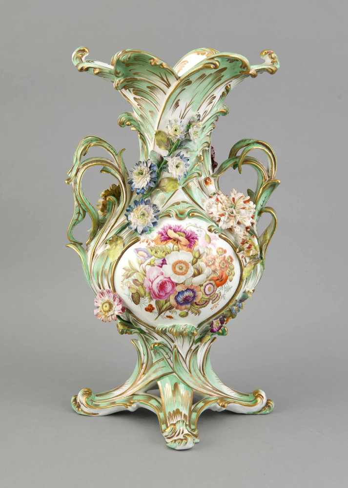 Jugendstil-Vase, w. Frankreich, Ende 19. Jh., floral gestalteter Korpus, besetzt mit plastischen