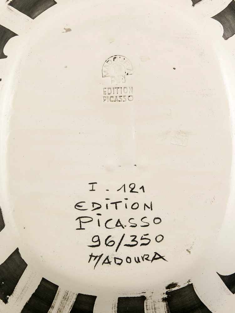 Keramik-Teller, PABLO PICASSO, (Málaga 1881 - 1973 Mougins), Edition Picasso, Madoura Plain Feu, - Image 2 of 2