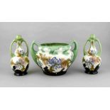 Jugendstil-Set, 3-tlg., Gauda, Holland, Anf. 20. Jh., großer Cachepot mit seitlichen Handhaben, Riss