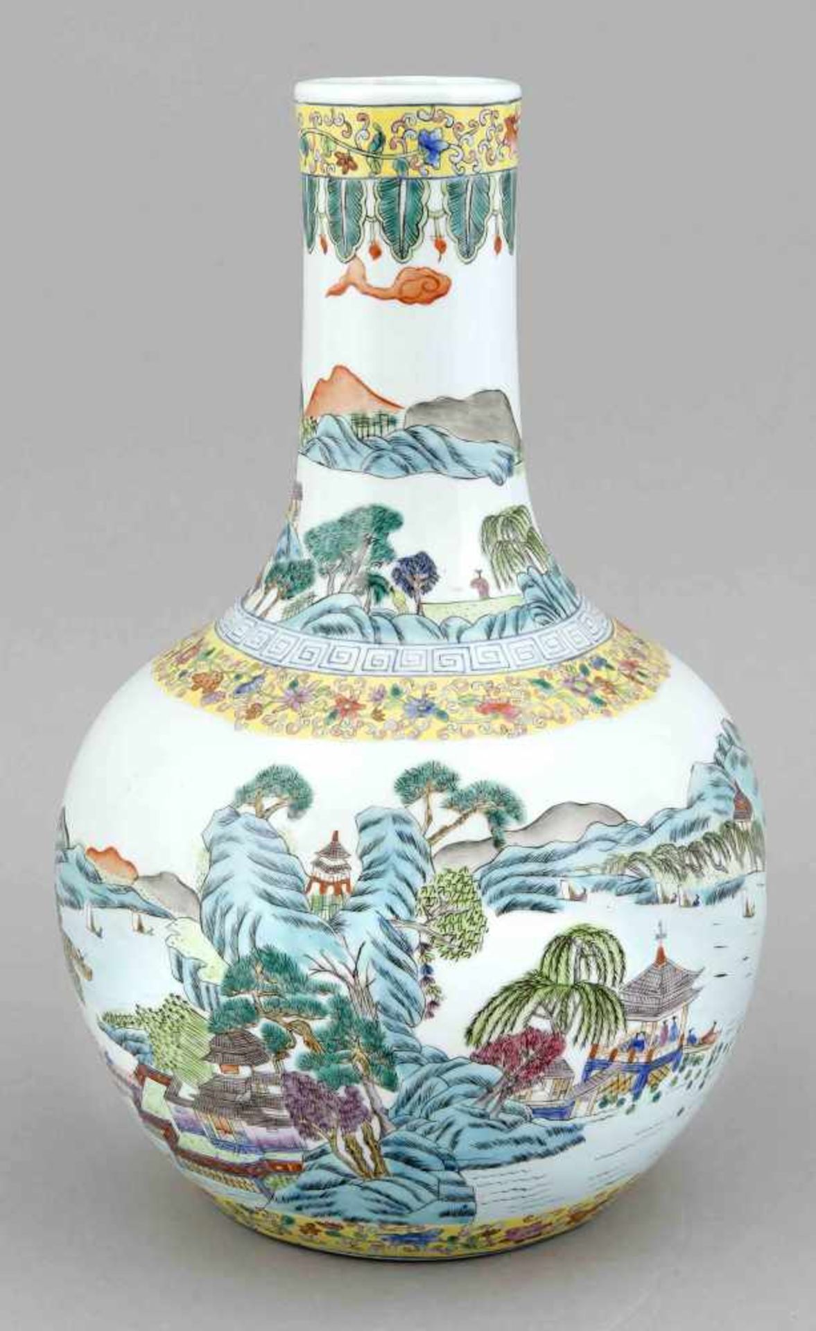 Vase, China, 20. Jh., bauchige Form mit gestrecktem Hals, umlaufendes Landschaftspanorama, - Bild 2 aus 2