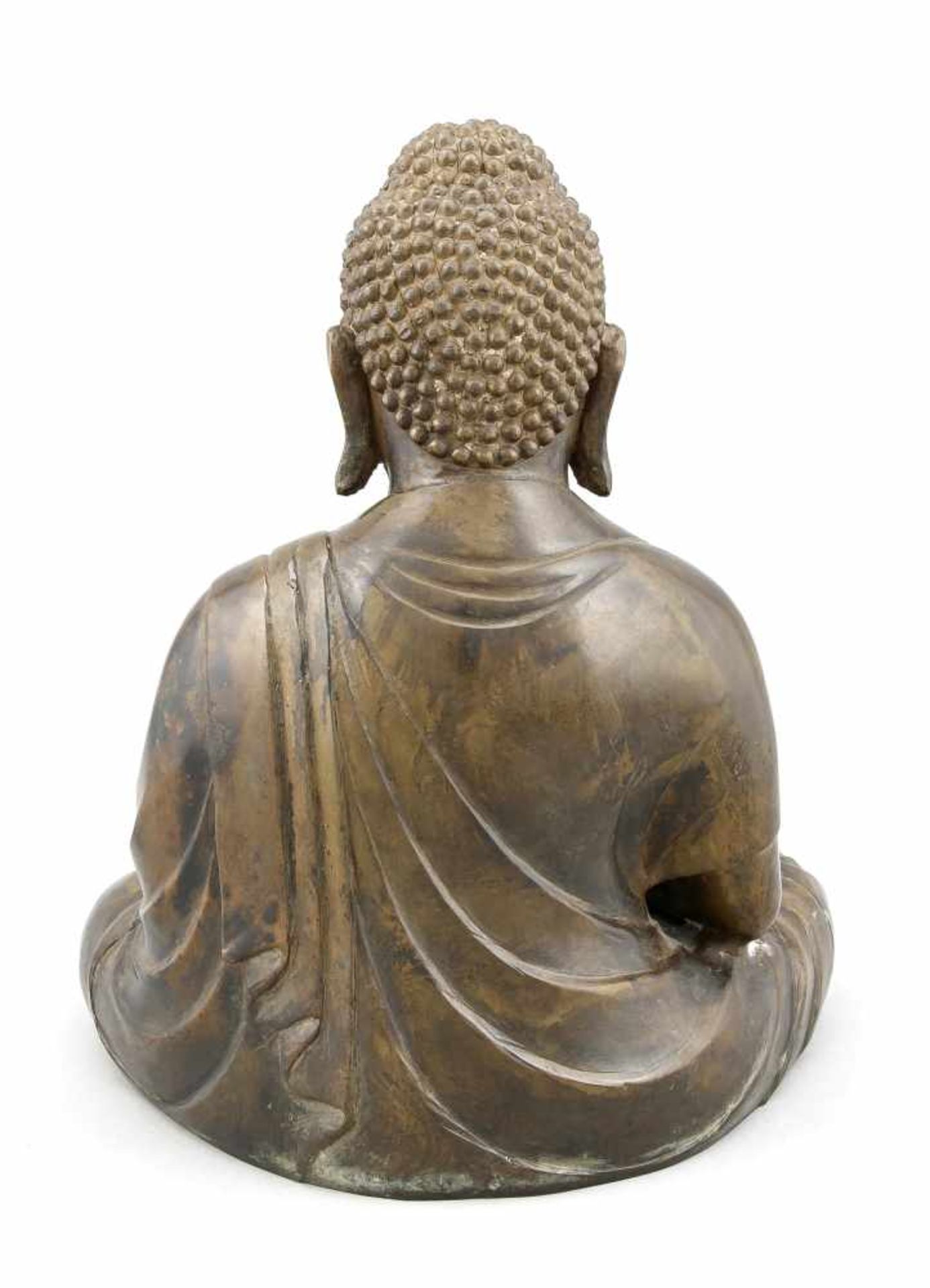 Großer sitzender Buddha im Padmasana, China/Tibet, 20. Jh., patinierte Bronze, H. 37 cmA tall seated - Bild 2 aus 2