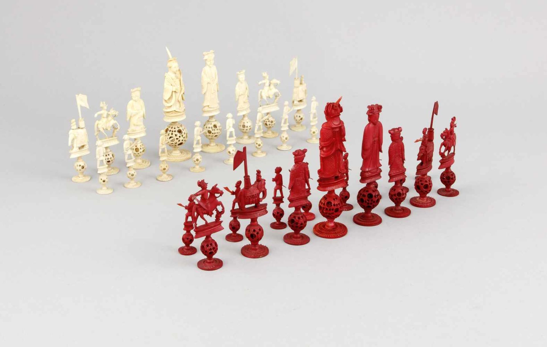 Satz Schachfiguren, China (Canton), 19. Jh., Elfenbeischnitzerei, eine Mannschaft Natur,die andere