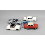 4 Modellautos, 1 x Mercedes Benz S-Klasse, hellblau Metallic, Maßstab 1:18, 1 x BorgwardIsabella (