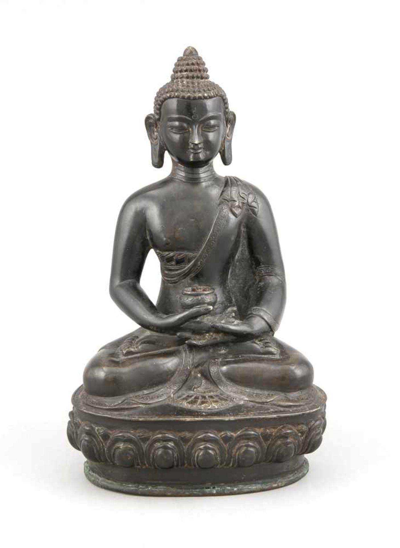 Buddha, Tibet, 19. Jh., schwarz patinierte Bronze, im Padmasana mit Räuchergefäß in denHänden,