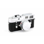 Leica M4 Kamera silberfarben, 1189076 mit Objektiv Elmar 1:2.8/50 mit Staubdeckel