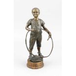 Arthur Kaan (1864-1940), Wiener Bildhauer, "Junge mit Reif", bräunlich patinierte Bronzeüber