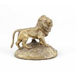 Frz. Bildhauer des 19. Jh., kleiner Tierplastik eines Löwen auf ovaler Terrainplinthe,patinierte